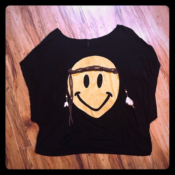 The Classic Tops - ❤️Smiley face hippie t shirt top feathers BOHO M